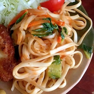 チーカマとロメインレタスのトマト焼うどん。